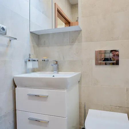 Eden Apartment *